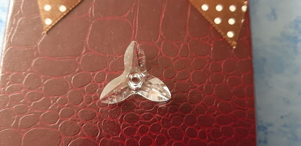 Комплект обеци и висулка с кристали Swarovski