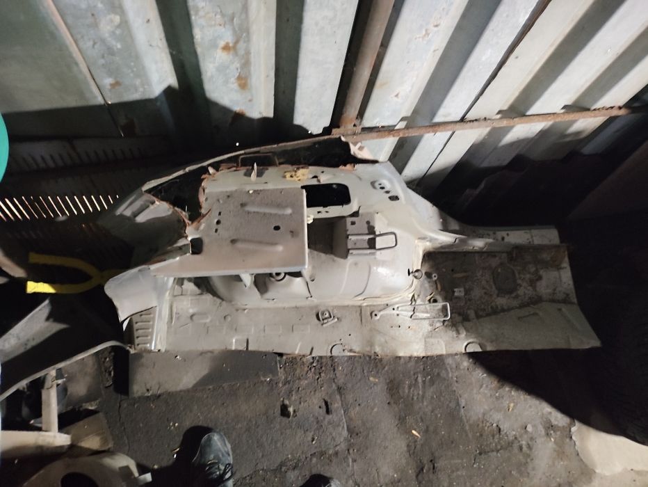 Крыло заднее Рено сандеро