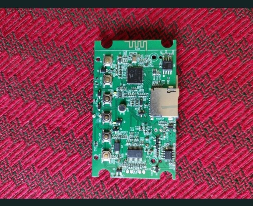 Placa de baza, cu amplificator foarte puternic pentru boxe dinamice
