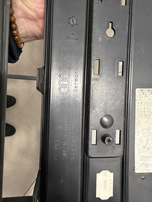 Grila centrala Audi A4 B9