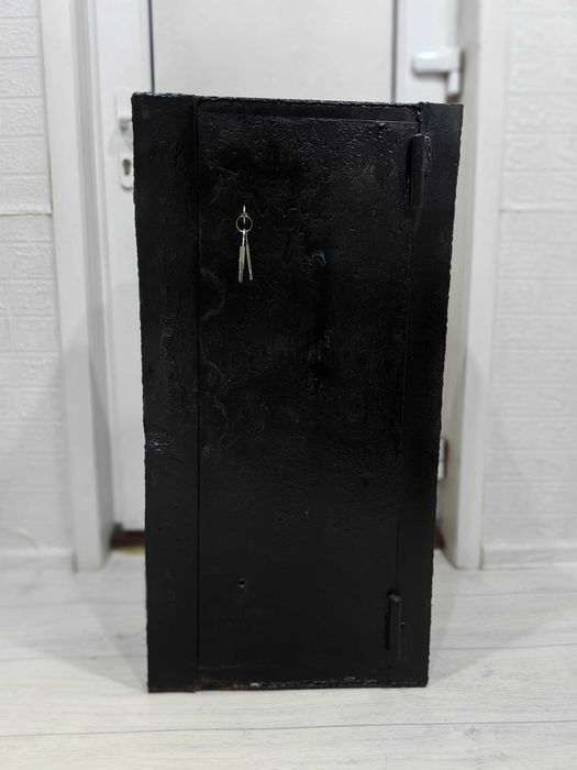 Продам сейф б/у 40000