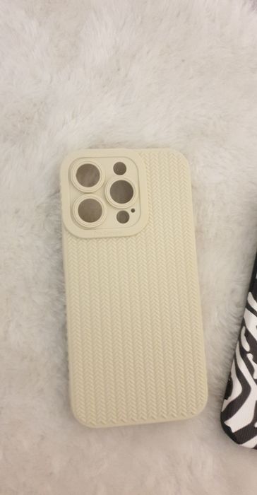 Huse noi noute impecabile iphone 14 pro textura zebra bej cremi