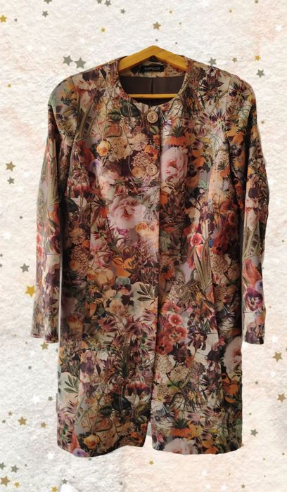 Продам летнее с цветочным принтом пальто!