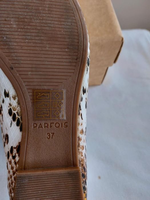 Продавам елегантни пролетни обувки