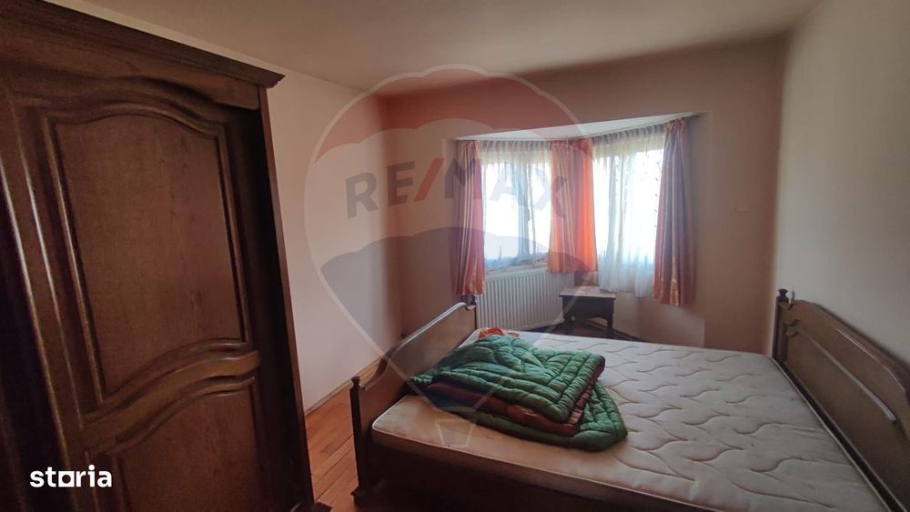 Casă cu 6 camere de vânzare, teren generos, Osorhei