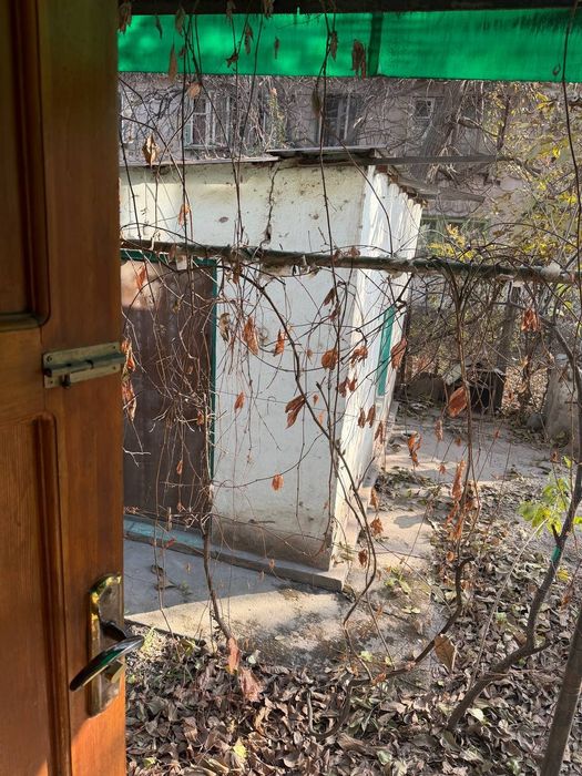 3/1/2. Спутник 3, Янгихает р-н (Сергели). Дом деревянный. Метро 400 м.