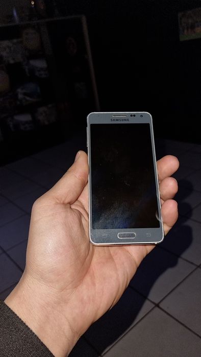 Samsung alfa  yaxshi holatda