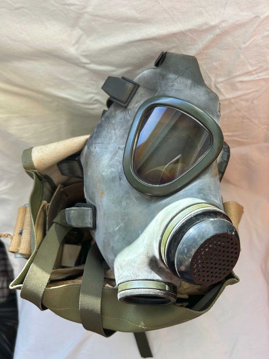 Masti de gaz in geanti originala cu toate accesoriile