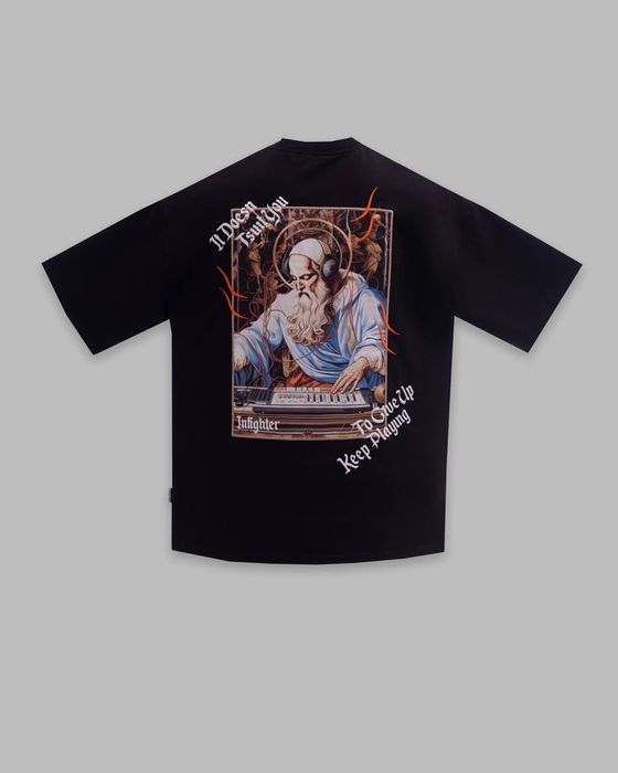 Страхотни тениски , овърсайз,  унисекс 
INFINGTER 
Най-висок клас материя и
изработка
Размери  S M L XL 2XL 
Всеки един артикул разполага с QRкод за
п