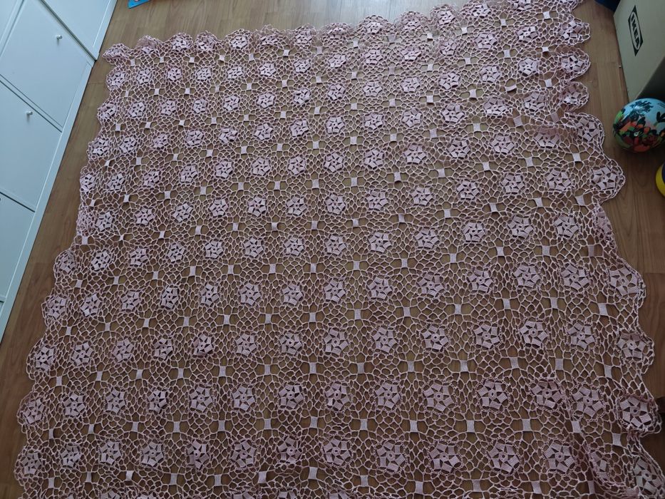 Cuvertura, fata de masa, mileuri crosetate manual