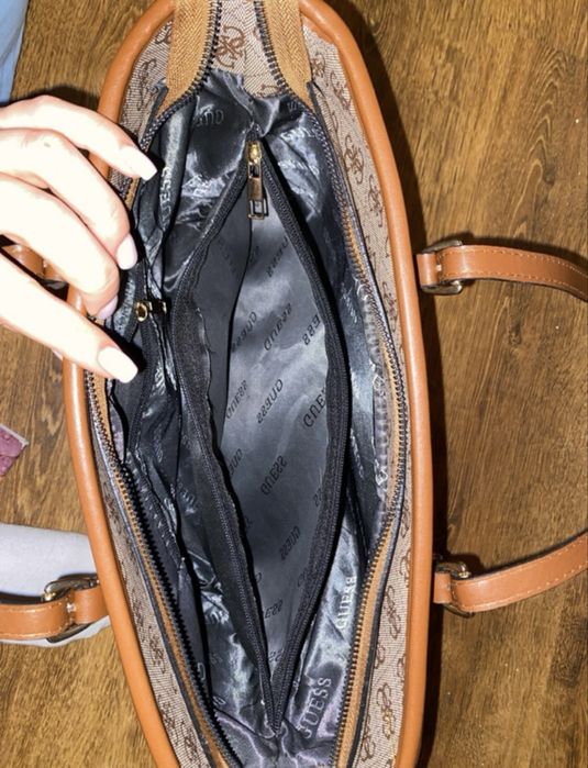 Geanta de umar mare GUESS