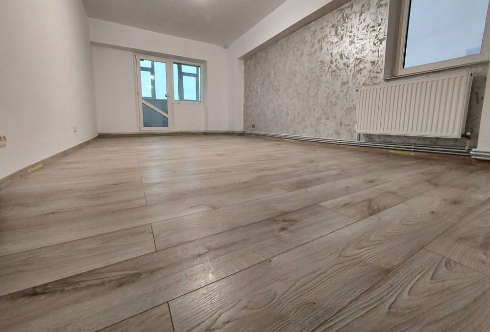 Apartament Pacurari 3 camere decomandat renovat etaj 2/9 an 1990 persoana fizica