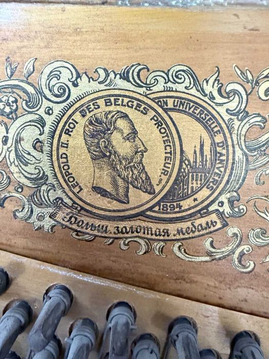 Продаётся антикварное пианино Leppenberg (С.-Петербург) начала XX века