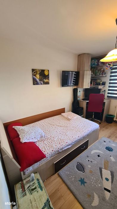 Apartament cu 3 camere de vânzare în Curtea de Argeș.