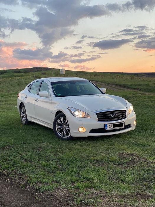 Vând auto Infiniti M35h / Q70 Hybrid