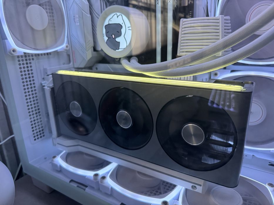 Видеокарта Sapphire Nitro+ AMD Radeon RX 7800 XT 16GB (Гаранция до декември от озон)