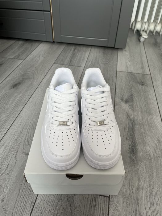 Airforce 1 albi, full box , sireturi de schimb, marimi 36-44