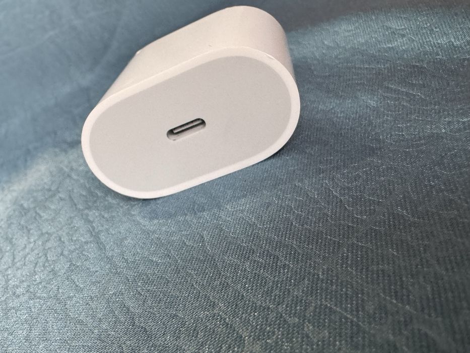 Оригинално Зарядно Apple USB-C 20W Model: A2347