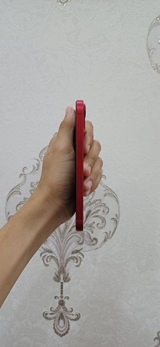 Iphone 13 qizil rangda 128 GB