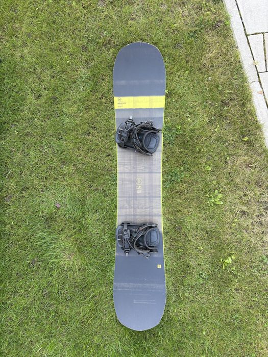 Placă snowboard Nidecker Play + legături Nidecker Flow DE VÂNZARE