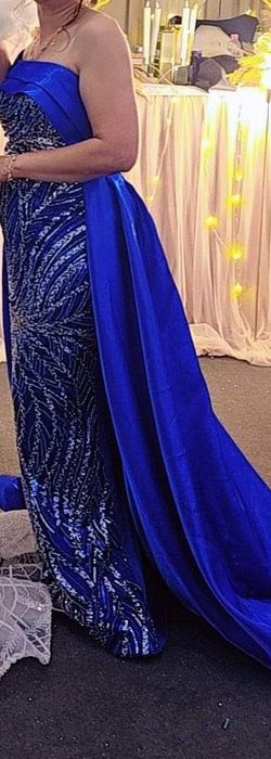 Продавам абитуриентска  рокля