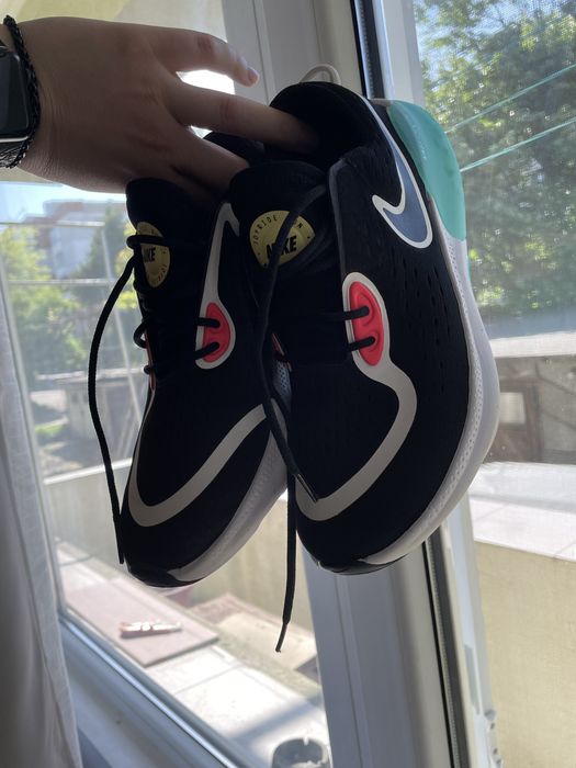 Nike маратонки joyride run