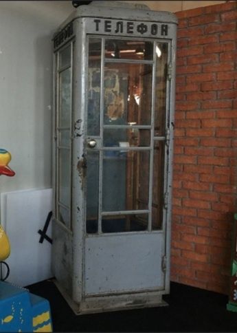 Телефонная бутки ссср 1950 годов.