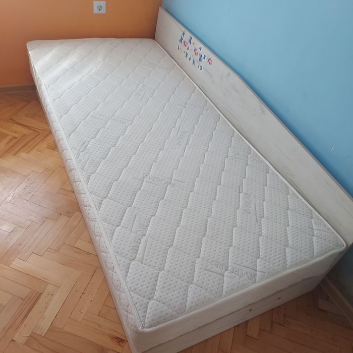 Комплект за стая с легло, скрин, бюро и гардероб