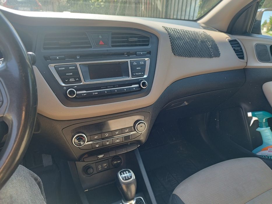 Hyundai i20.an 2015 - 158000 km  , avariat .
