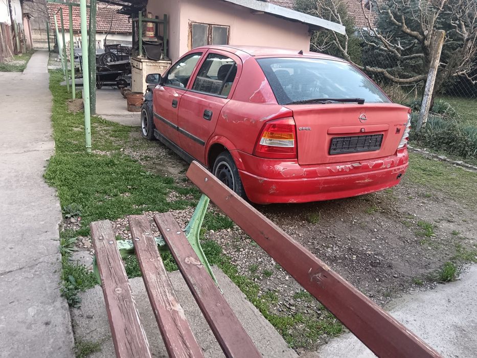 Опел астра 1.6 стария мотор