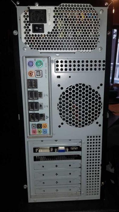 Компютър настолен