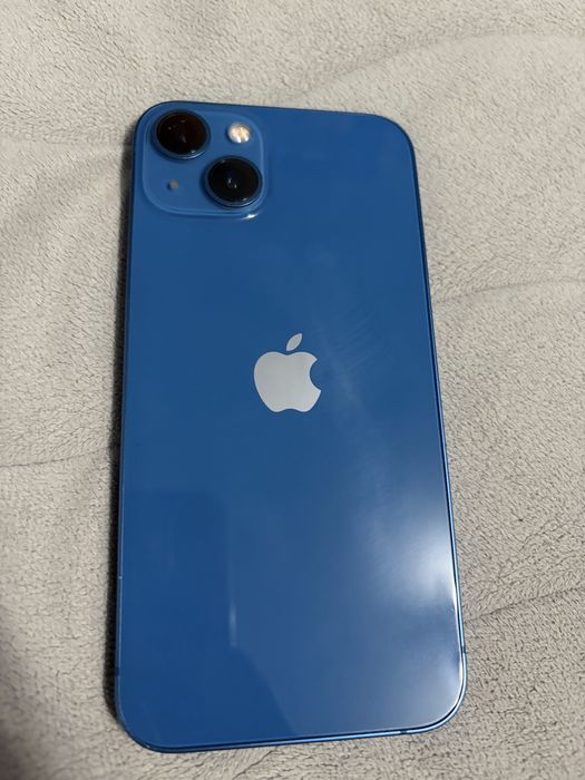 Iphone 13, кабел за зареждане и кейс