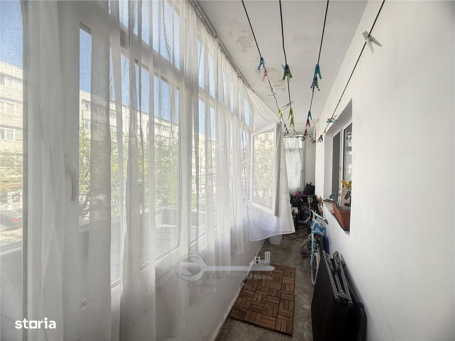 2 Cam Galata Bulevard, Et 1, Decomandat,  2 Balcoane