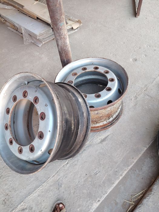 Diska sotiladi xolati yahshi 2 dona