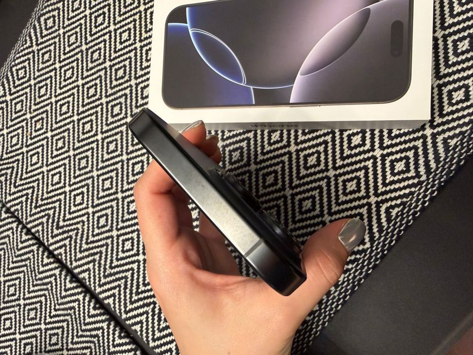 Iphone 16 pro, black titanium, 246 GB