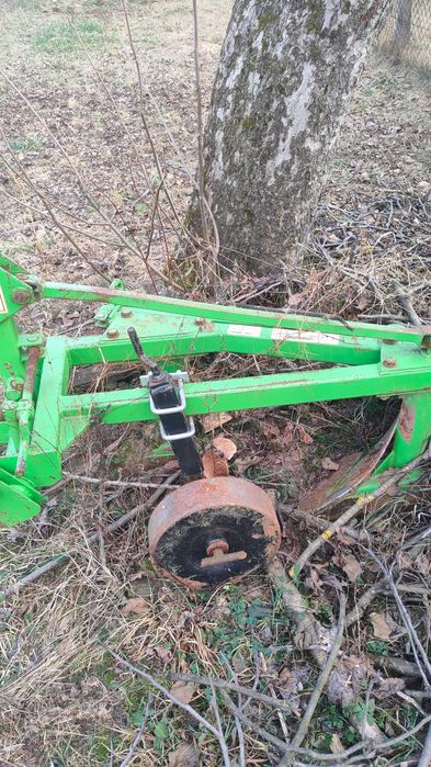 Freza și plug pentru tractoare pină la 35 cai
