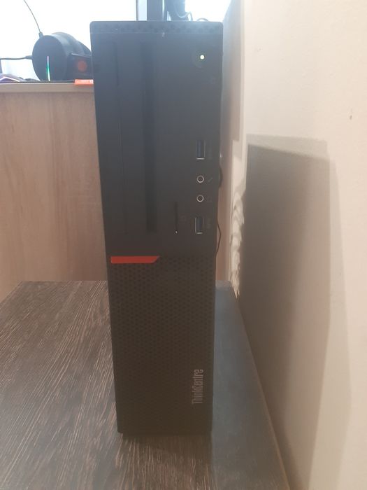 Lenovo M700 SFF компютър с монитор Thinkvision