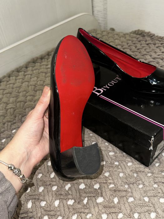 Продам туфли лакированные