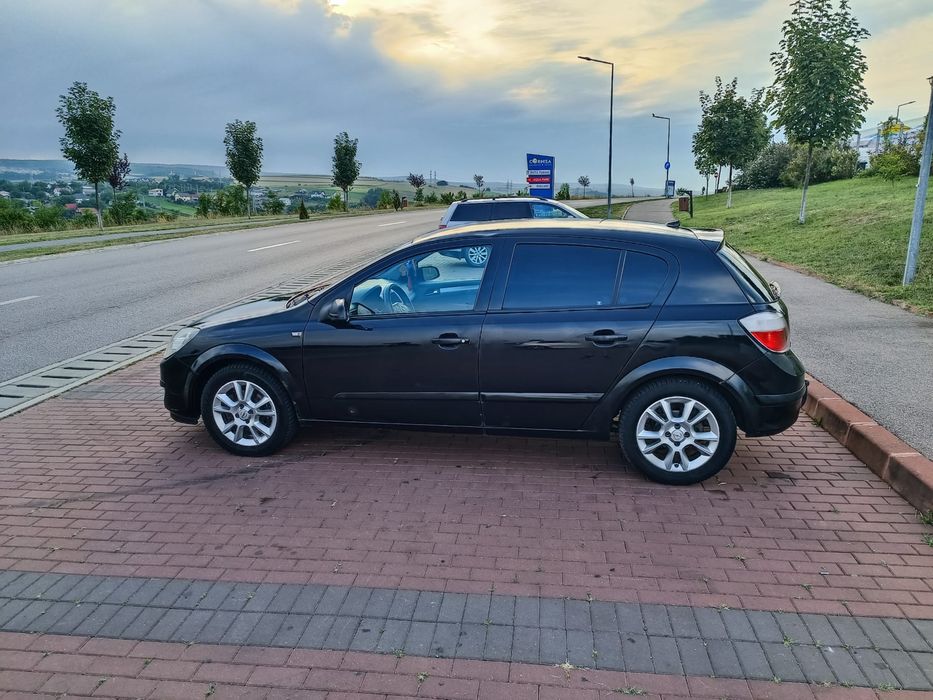 Opel Astra H 1.6  hatchback 
Anul: 2005