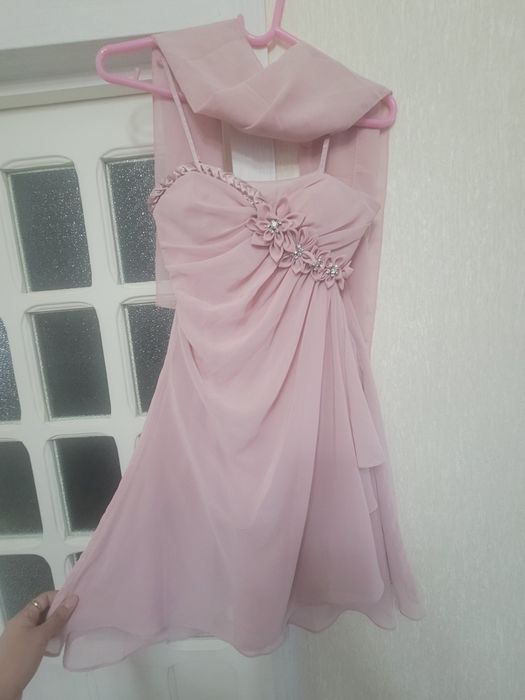 Розовое вечерное платие