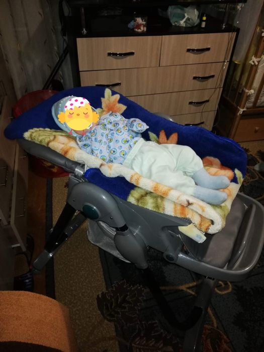 Продам стульчик для кормления с 2  месяцев