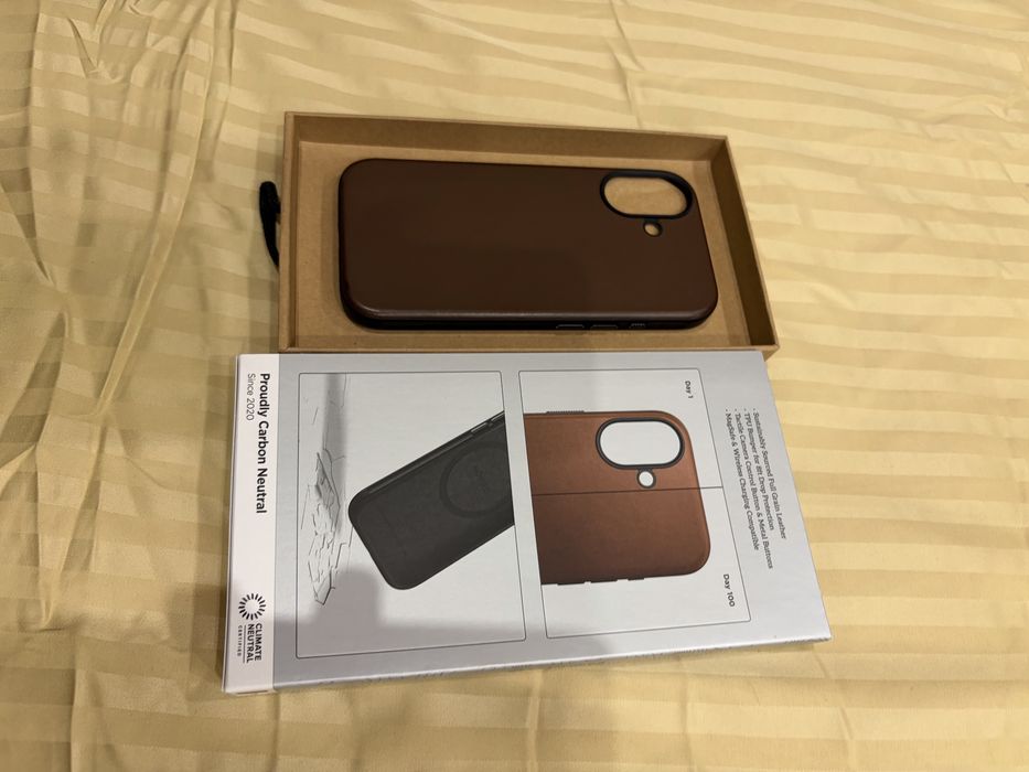 Кейс за iPhone 17 от естествена телешка кожа