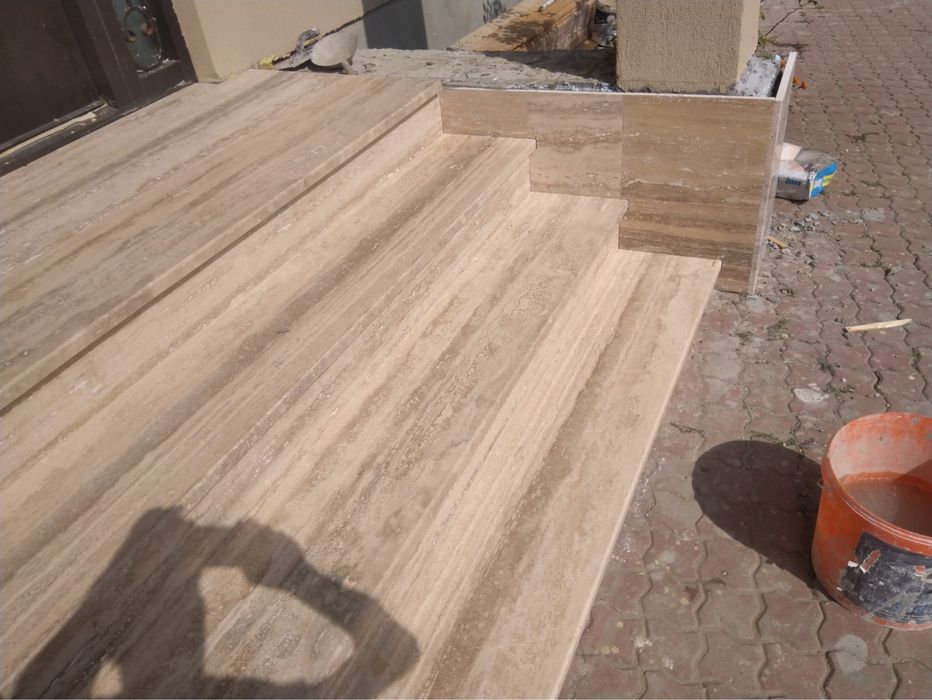 Placari cu granit, marmura, travertin sau compozit