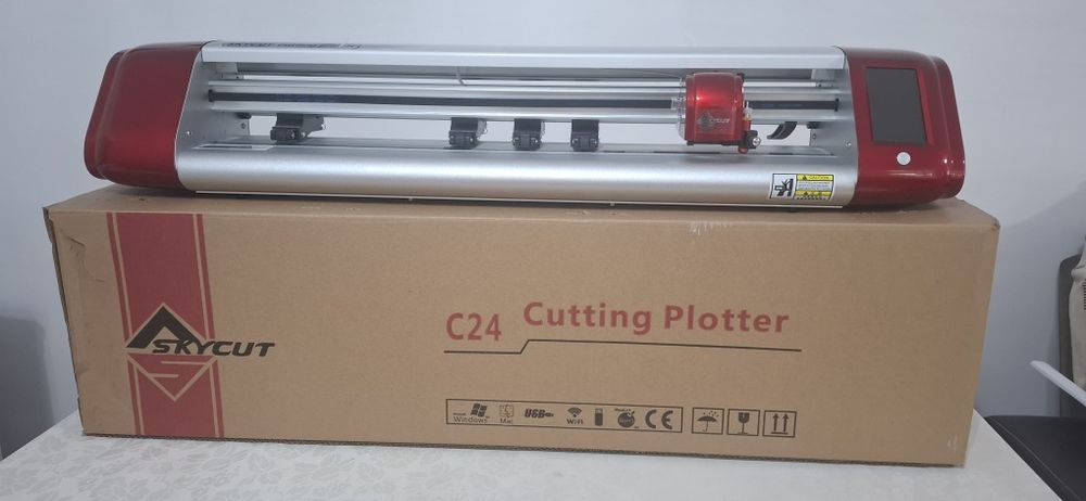 Продам плоттер skycut c 24  новая