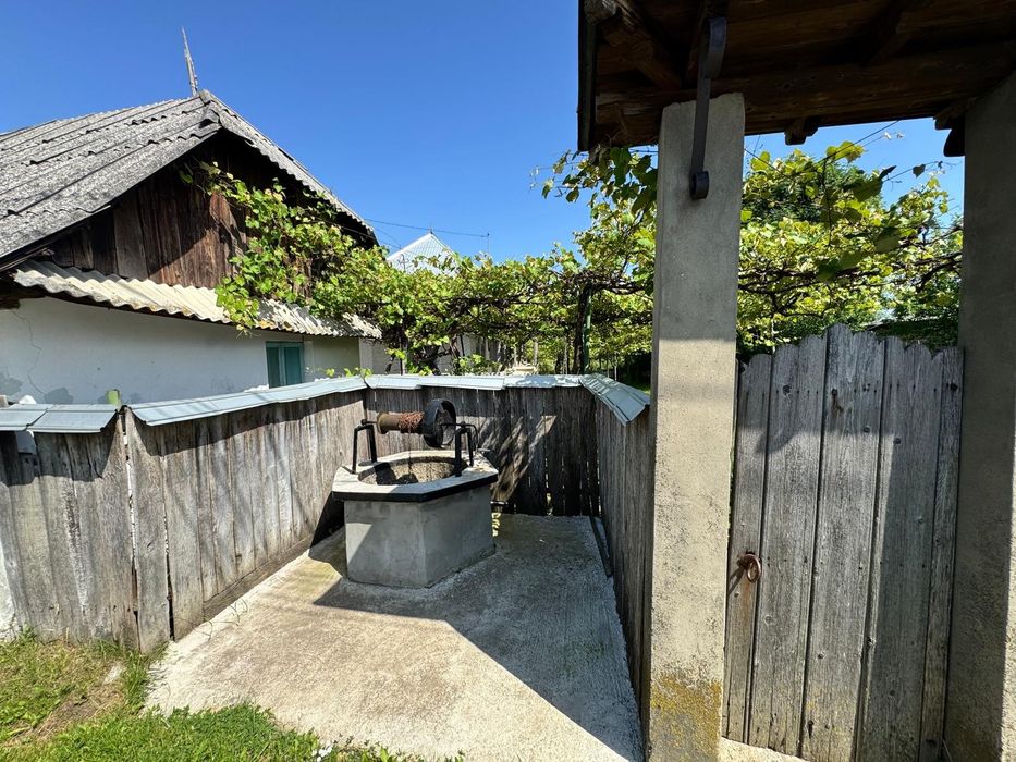 Casa batraneasca cu teren intravilan – Comuna Raucesti, Neamt