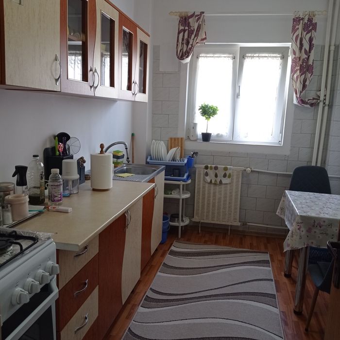 Închiriez o cameră