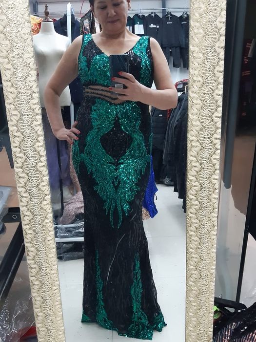 Платье женское продам