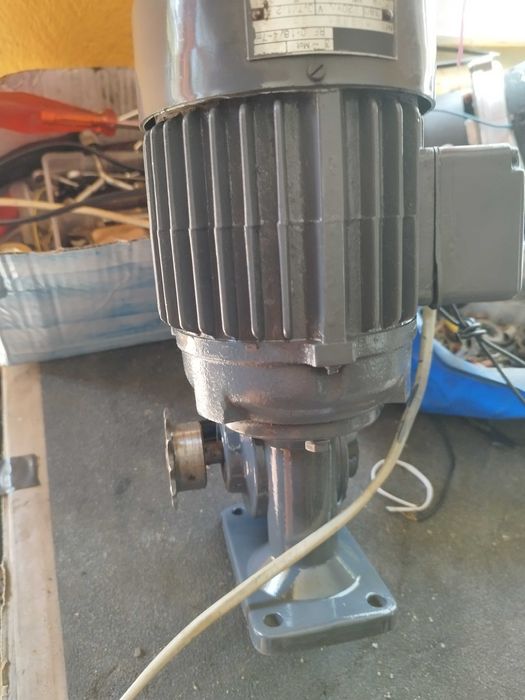 Reductor cu motor electric 75 rpm