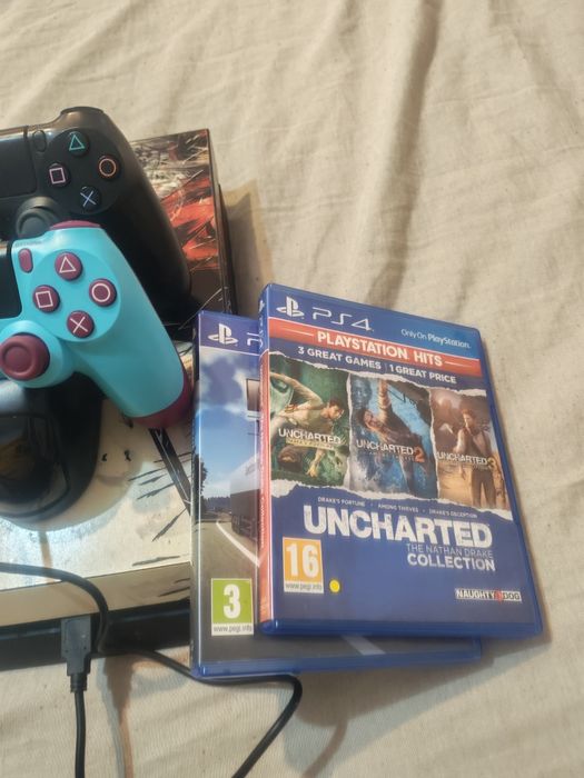 Vând PlayStation 4 fat