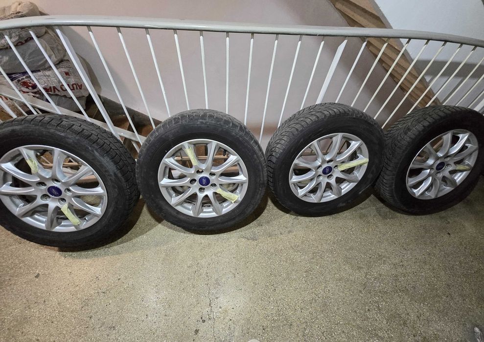 Anvelope iarna 215 60 16